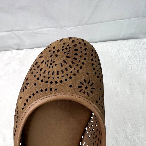 Sun + Stone Perforated Slip On Sophia Ballet Flat Size 6 - Picture 3 of 10